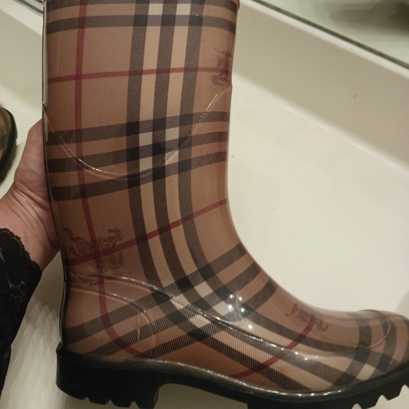 Burberry women's rain boots. - Picture 11 of 12